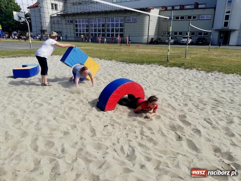 Zdjęcie w galerii na portalu naszraciborz.pl: Rodzinna rywalizacja na pikniku w Ocicach wiadomości z regionu