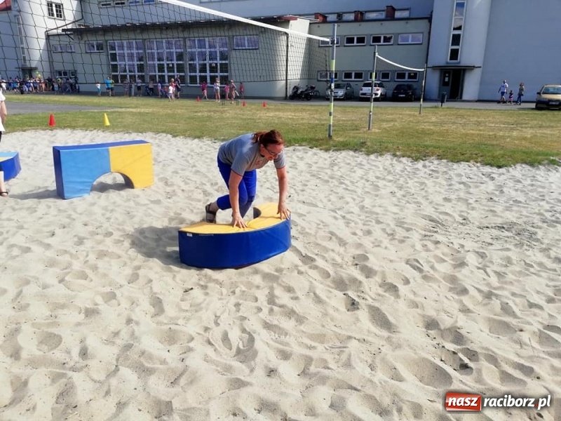 Zdjęcie w galerii na portalu naszraciborz.pl: Rodzinna rywalizacja na pikniku w Ocicach wiadomości z regionu