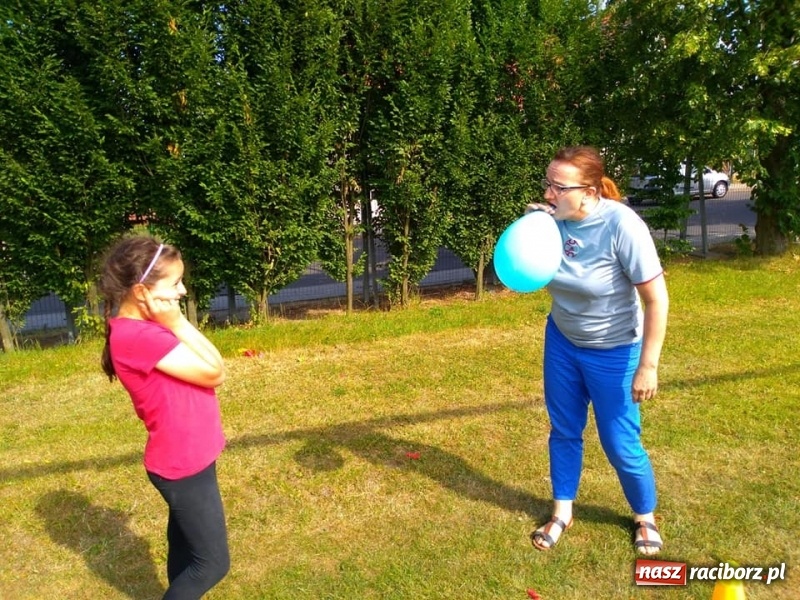 Zdjęcie w galerii na portalu naszraciborz.pl: Rodzinna rywalizacja na pikniku w Ocicach wiadomości z regionu