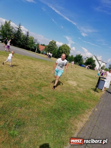 Zdjęcie w galerii na portalu naszraciborz.pl: Rodzinna rywalizacja na pikniku w Ocicach wiadomości z regionu
