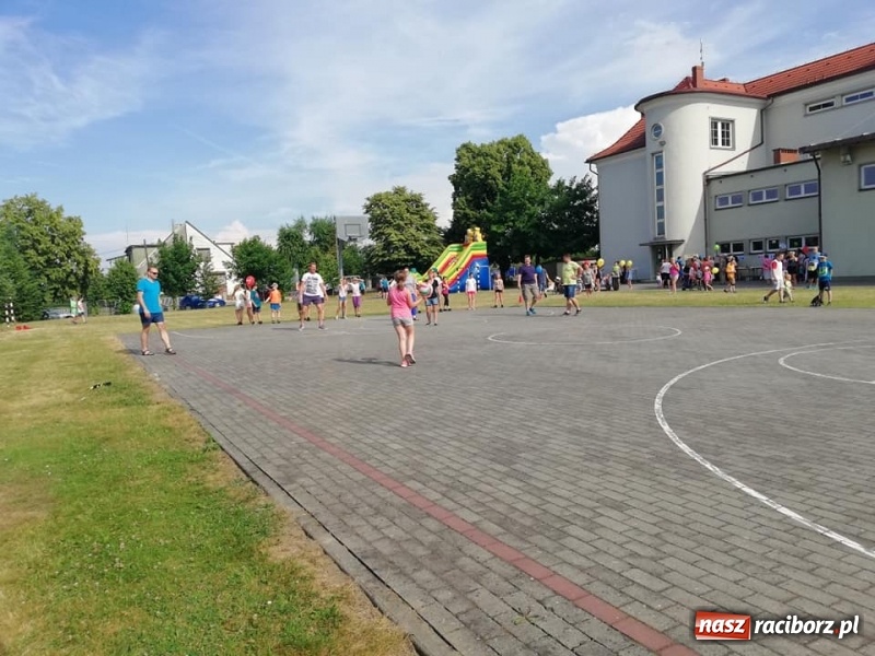Zdjęcie w galerii na portalu naszraciborz.pl: Rodzinna rywalizacja na pikniku w Ocicach wiadomości z regionu