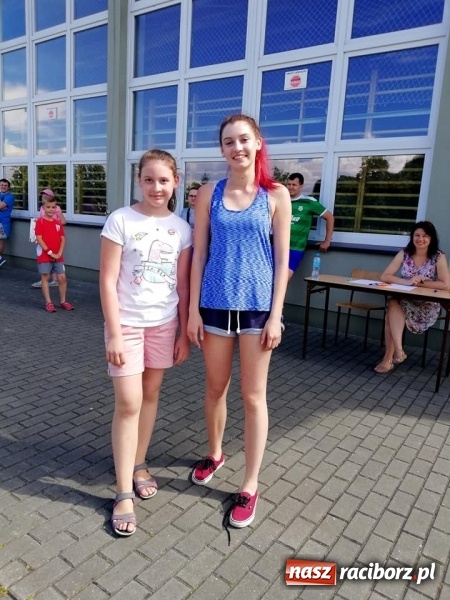 Zdjęcie w galerii na portalu naszraciborz.pl: Rodzinna rywalizacja na pikniku w Ocicach wiadomości z regionu