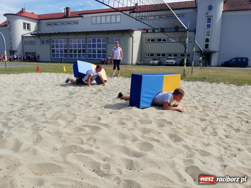 Zdjęcie w galerii na portalu naszraciborz.pl: Rodzinna rywalizacja na pikniku w Ocicach wiadomości z regionu