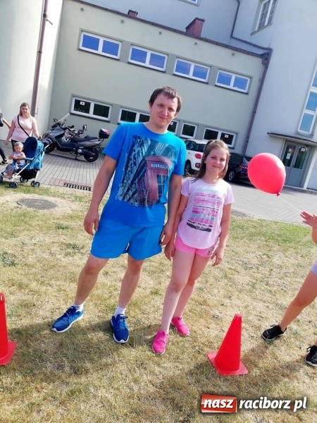 Zdjęcie w galerii na portalu naszraciborz.pl: Rodzinna rywalizacja na pikniku w Ocicach wiadomości z regionu