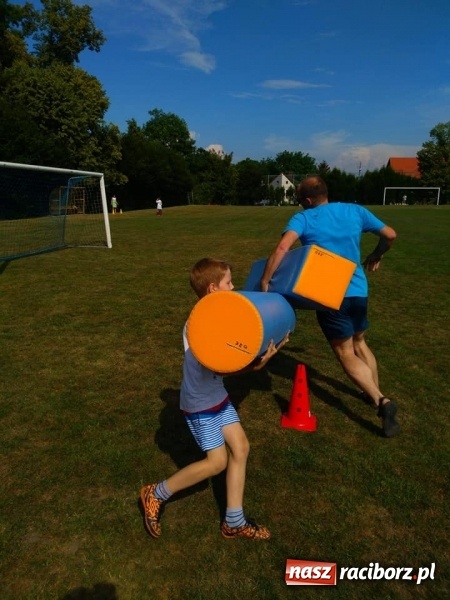 Zdjęcie w galerii na portalu naszraciborz.pl: Rodzinna rywalizacja na pikniku w Ocicach wiadomości z regionu