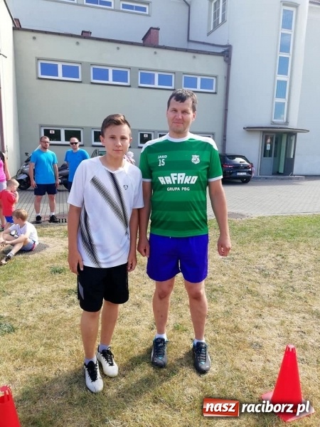 Zdjęcie w galerii na portalu naszraciborz.pl: Rodzinna rywalizacja na pikniku w Ocicach wiadomości z regionu