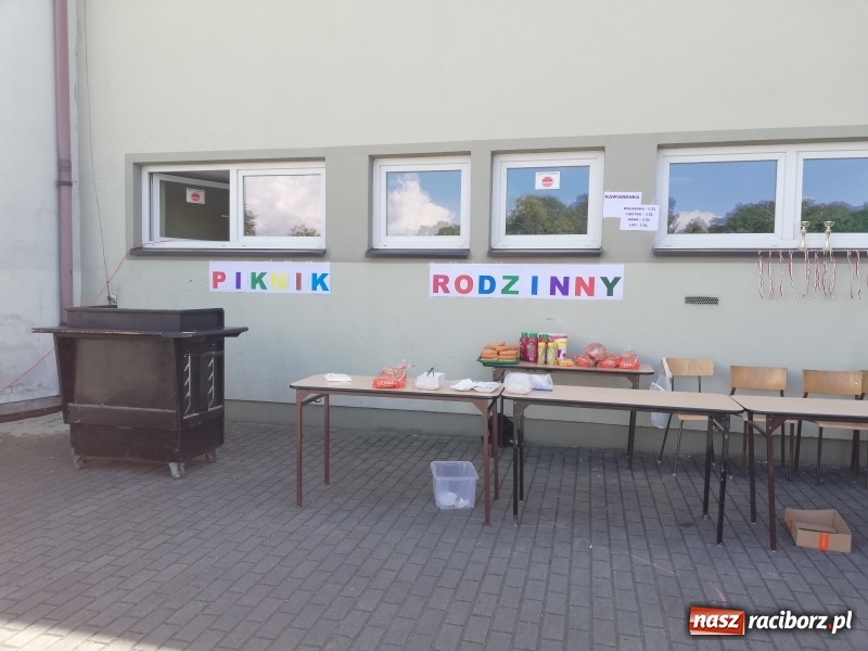 Zdjęcie w galerii na portalu naszraciborz.pl: Rodzinna rywalizacja na pikniku w Ocicach wiadomości z regionu