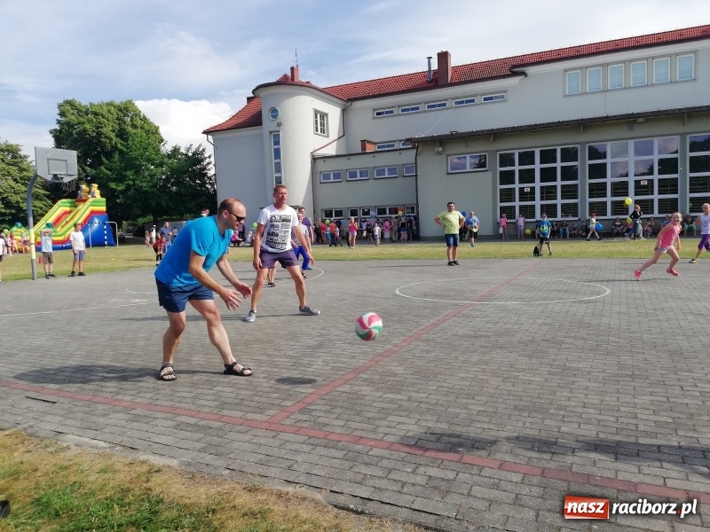 Zdjęcie w galerii na portalu naszraciborz.pl: Rodzinna rywalizacja na pikniku w Ocicach wiadomości z regionu