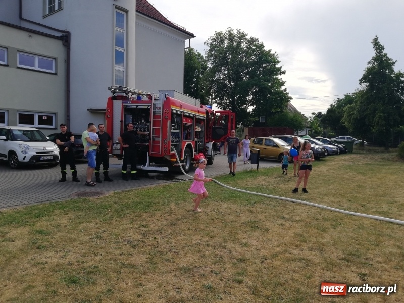 Zdjęcie w galerii na portalu naszraciborz.pl: Rodzinna rywalizacja na pikniku w Ocicach wiadomości z regionu