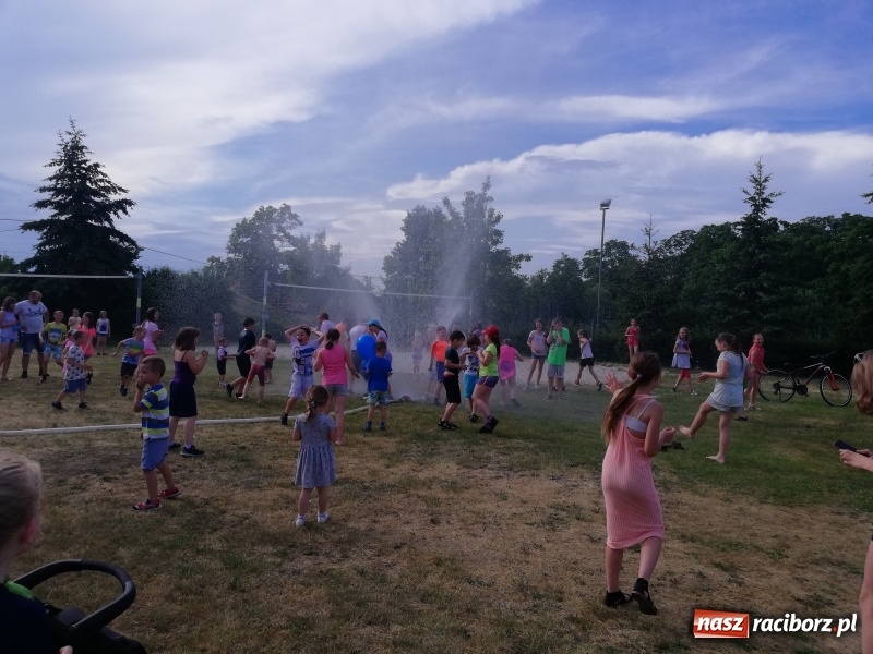 Zdjęcie w galerii na portalu naszraciborz.pl: Rodzinna rywalizacja na pikniku w Ocicach wiadomości z regionu
