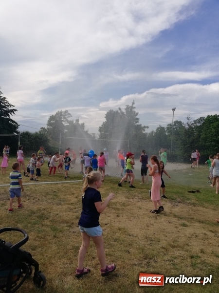 Zdjęcie w galerii na portalu naszraciborz.pl: Rodzinna rywalizacja na pikniku w Ocicach wiadomości z regionu