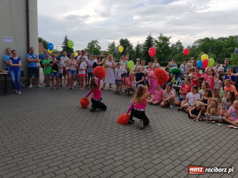 Zdjęcie w galerii na portalu naszraciborz.pl: Rodzinna rywalizacja na pikniku w Ocicach wiadomości z regionu