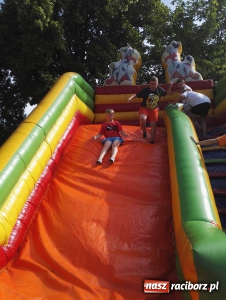 Zdjęcie w galerii na portalu naszraciborz.pl: Rodzinna rywalizacja na pikniku w Ocicach wiadomości z regionu