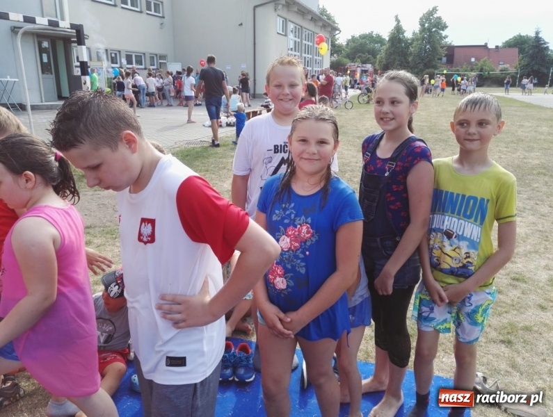 Zdjęcie w galerii na portalu naszraciborz.pl: Rodzinna rywalizacja na pikniku w Ocicach wiadomości z regionu