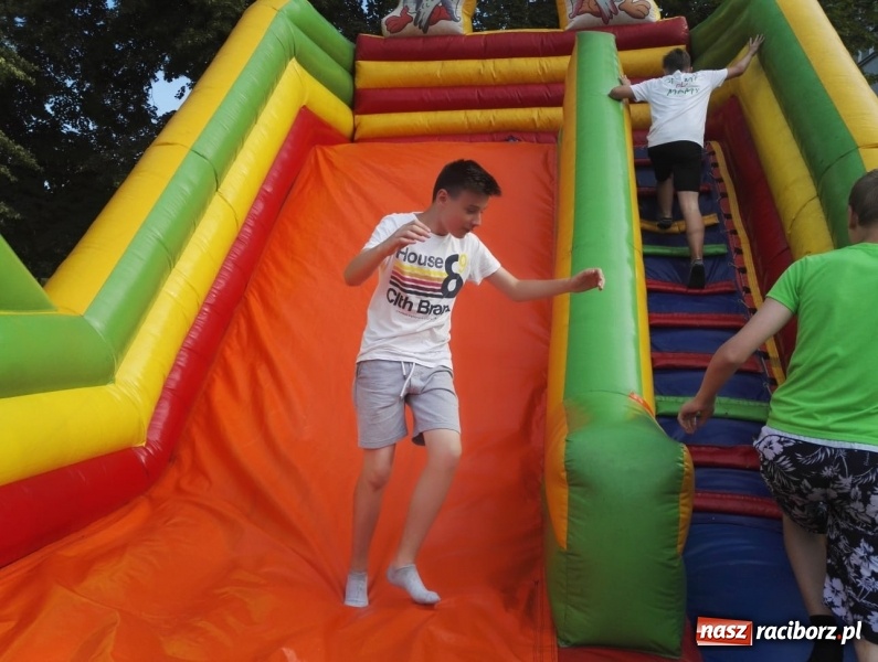 Zdjęcie w galerii na portalu naszraciborz.pl: Rodzinna rywalizacja na pikniku w Ocicach wiadomości z regionu