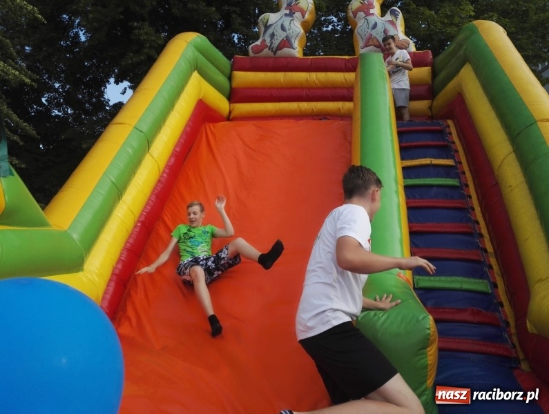 Zdjęcie w galerii na portalu naszraciborz.pl: Rodzinna rywalizacja na pikniku w Ocicach wiadomości z regionu