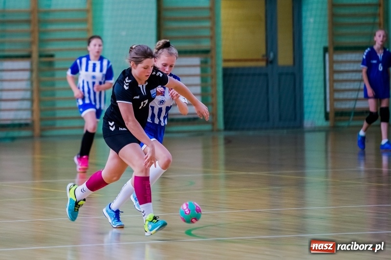 Zdjęcie w galerii na portalu naszraciborz.pl: Piłkarki ręczne UKS Pietrowice Wielkie brązowymi medalistkami mistrzostw Śląska  wiadomości z regionu