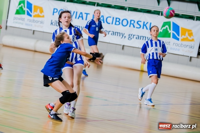 Zdjęcie w galerii na portalu naszraciborz.pl: Piłkarki ręczne UKS Pietrowice Wielkie brązowymi medalistkami mistrzostw Śląska  wiadomości z regionu