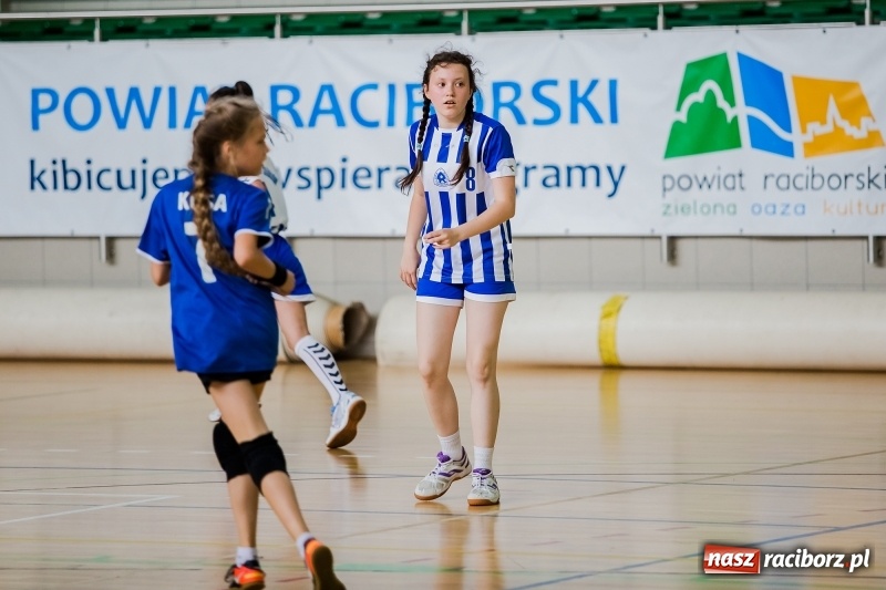 Zdjęcie w galerii na portalu naszraciborz.pl: Piłkarki ręczne UKS Pietrowice Wielkie brązowymi medalistkami mistrzostw Śląska  wiadomości z regionu