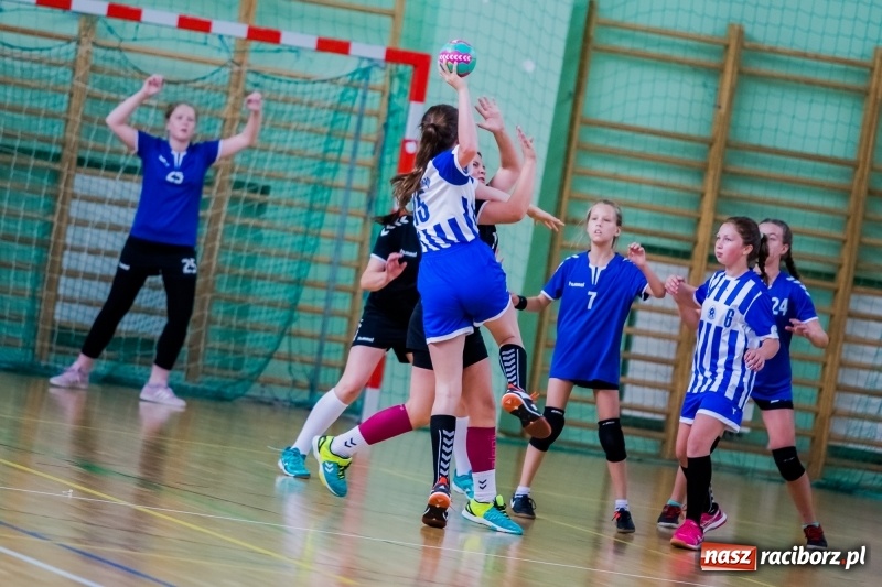 Zdjęcie w galerii na portalu naszraciborz.pl: Piłkarki ręczne UKS Pietrowice Wielkie brązowymi medalistkami mistrzostw Śląska  wiadomości z regionu