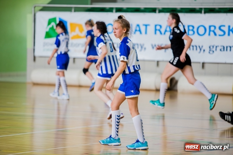 Zdjęcie w galerii na portalu naszraciborz.pl: Piłkarki ręczne UKS Pietrowice Wielkie brązowymi medalistkami mistrzostw Śląska  wiadomości z regionu