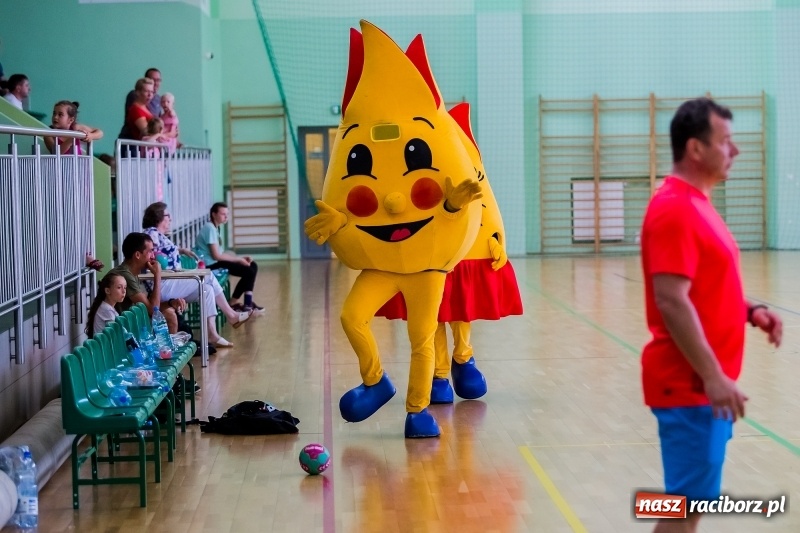 Zdjęcie w galerii na portalu naszraciborz.pl: Piłkarki ręczne UKS Pietrowice Wielkie brązowymi medalistkami mistrzostw Śląska  wiadomości z regionu