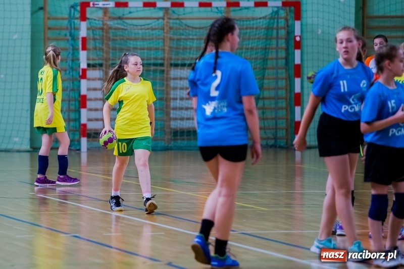 Zdjęcie w galerii na portalu naszraciborz.pl: Piłkarki ręczne UKS Pietrowice Wielkie brązowymi medalistkami mistrzostw Śląska  wiadomości z regionu