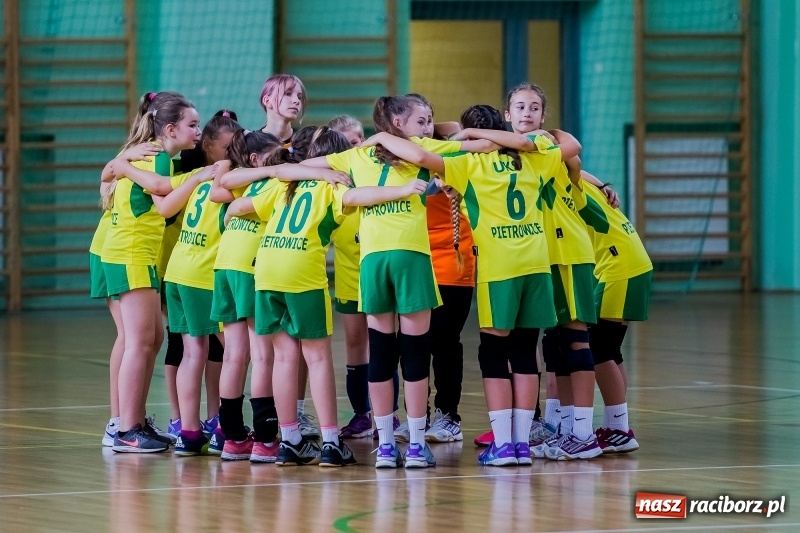 Zdjęcie w galerii na portalu naszraciborz.pl: Piłkarki ręczne UKS Pietrowice Wielkie brązowymi medalistkami mistrzostw Śląska  wiadomości z regionu