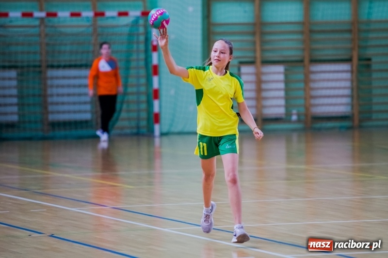 Zdjęcie w galerii na portalu naszraciborz.pl: Piłkarki ręczne UKS Pietrowice Wielkie brązowymi medalistkami mistrzostw Śląska  wiadomości z regionu