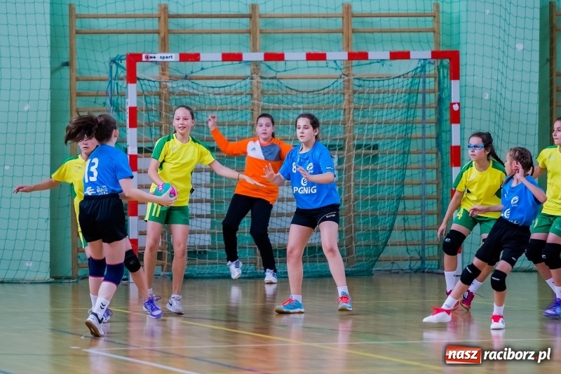 Zdjęcie w galerii na portalu naszraciborz.pl: Piłkarki ręczne UKS Pietrowice Wielkie brązowymi medalistkami mistrzostw Śląska  wiadomości z regionu