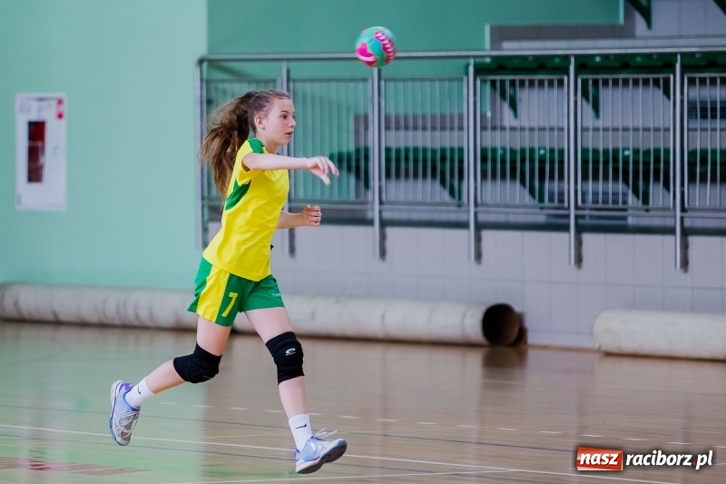 Zdjęcie w galerii na portalu naszraciborz.pl: Piłkarki ręczne UKS Pietrowice Wielkie brązowymi medalistkami mistrzostw Śląska  wiadomości z regionu