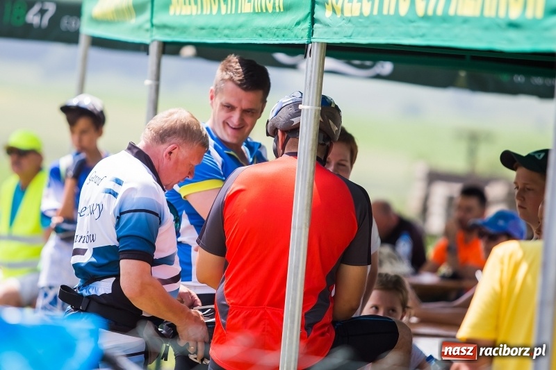 Zdjęcie w galerii na portalu naszraciborz.pl: Upał cyklistom niestraszny. W Cyprzanowie pojechali na orientację FOTO i WIDEO wiadomości z regionu