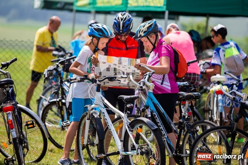 Zdjęcie w galerii na portalu naszraciborz.pl: Upał cyklistom niestraszny. W Cyprzanowie pojechali na orientację FOTO i WIDEO wiadomości z regionu