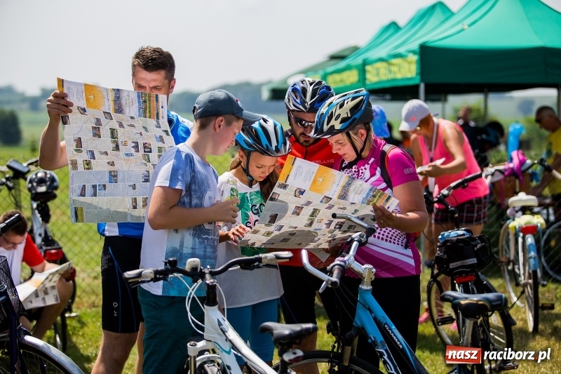 Zdjęcie w galerii na portalu naszraciborz.pl: Upał cyklistom niestraszny. W Cyprzanowie pojechali na orientację FOTO i WIDEO wiadomości z regionu