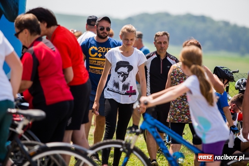 Zdjęcie w galerii na portalu naszraciborz.pl: Upał cyklistom niestraszny. W Cyprzanowie pojechali na orientację FOTO i WIDEO wiadomości z regionu