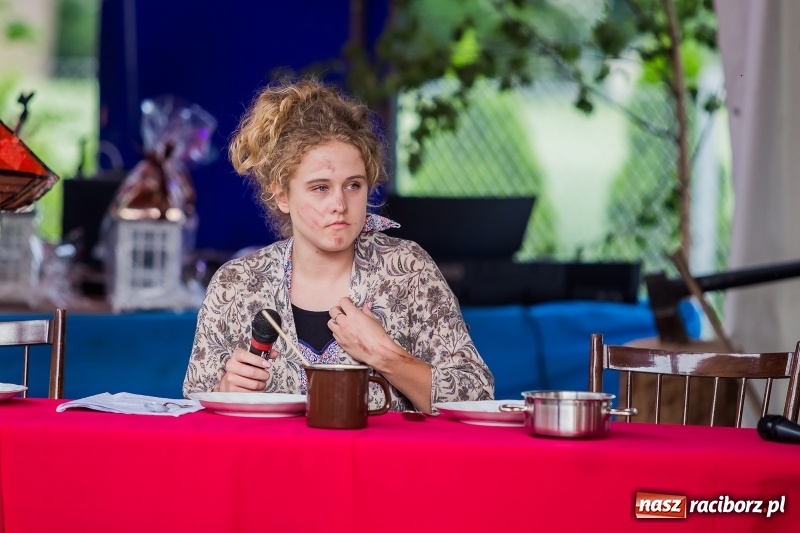 Zdjęcie w galerii na portalu naszraciborz.pl: Inscenizacja Kopciuszka w ramach festynu rodzinnego w Krzyżanowicach wiadomości z regionu