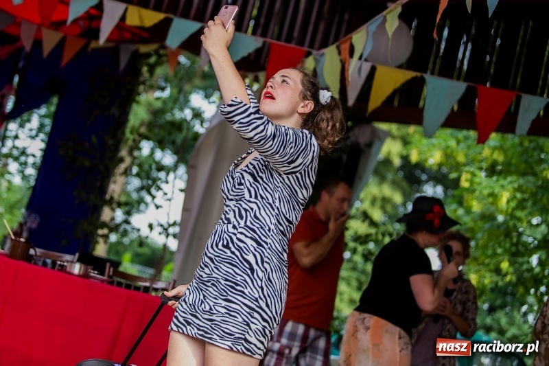 Zdjęcie w galerii na portalu naszraciborz.pl: Inscenizacja Kopciuszka w ramach festynu rodzinnego w Krzyżanowicach wiadomości z regionu