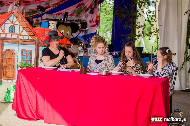 Zdjęcie w galerii na portalu naszraciborz.pl: Inscenizacja Kopciuszka w ramach festynu rodzinnego w Krzyżanowicach wiadomości z regionu