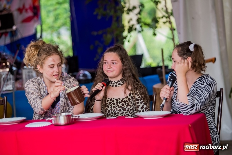 Zdjęcie w galerii na portalu naszraciborz.pl: Inscenizacja Kopciuszka w ramach festynu rodzinnego w Krzyżanowicach wiadomości z regionu