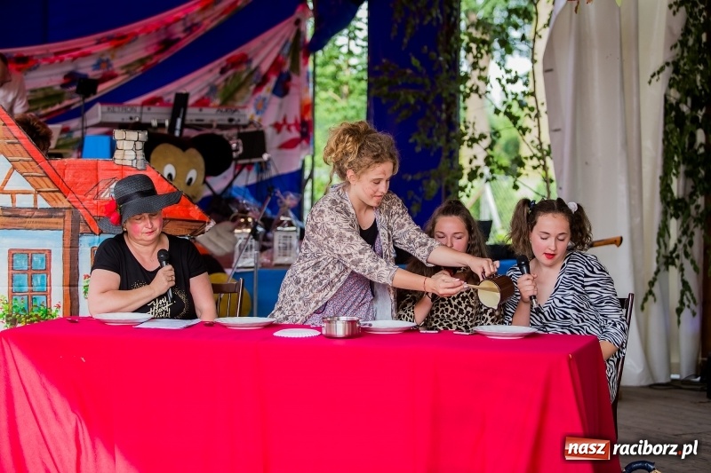 Zdjęcie w galerii na portalu naszraciborz.pl: Inscenizacja Kopciuszka w ramach festynu rodzinnego w Krzyżanowicach wiadomości z regionu