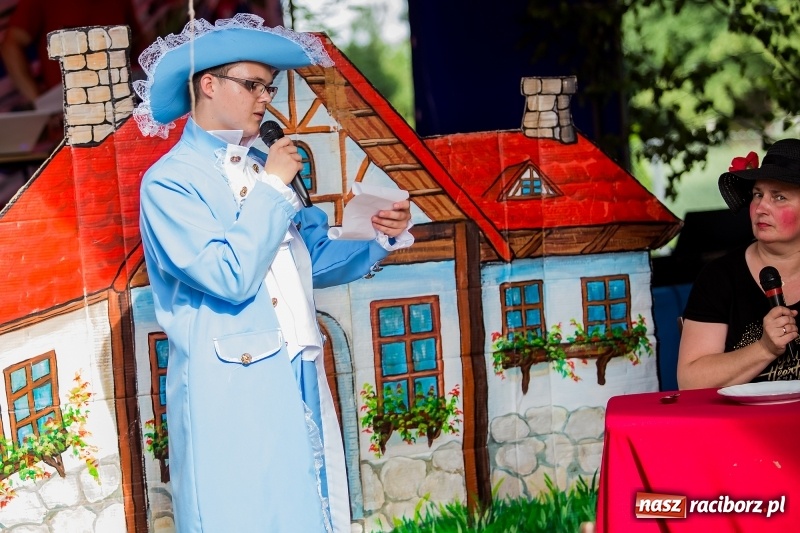 Zdjęcie w galerii na portalu naszraciborz.pl: Inscenizacja Kopciuszka w ramach festynu rodzinnego w Krzyżanowicach wiadomości z regionu