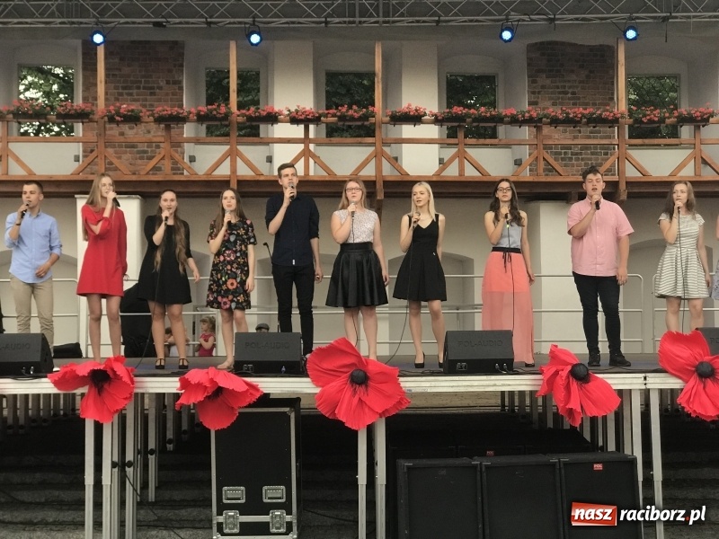 Zdjęcie w galerii na portalu naszraciborz.pl: I Święto Powiatu Raciborskiego na zamku  wiadomości z regionu