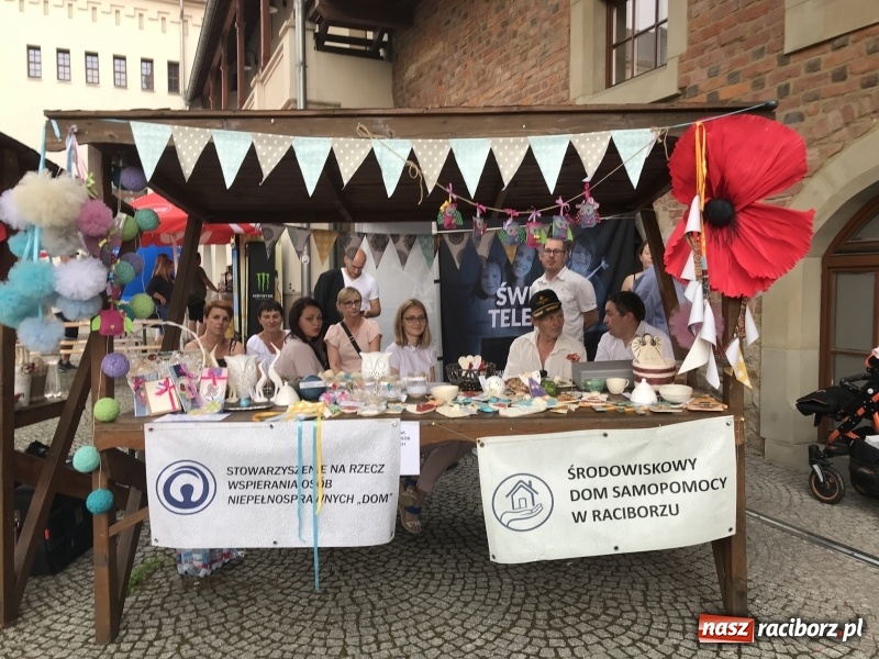 Zdjęcie w galerii na portalu naszraciborz.pl: I Święto Powiatu Raciborskiego na zamku  wiadomości z regionu