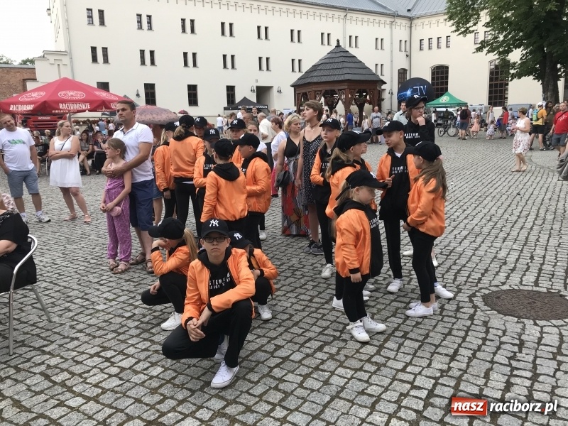 Zdjęcie w galerii na portalu naszraciborz.pl: I Święto Powiatu Raciborskiego na zamku  wiadomości z regionu