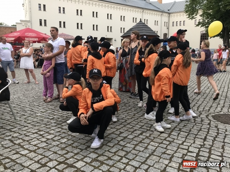 Zdjęcie w galerii na portalu naszraciborz.pl: I Święto Powiatu Raciborskiego na zamku  wiadomości z regionu