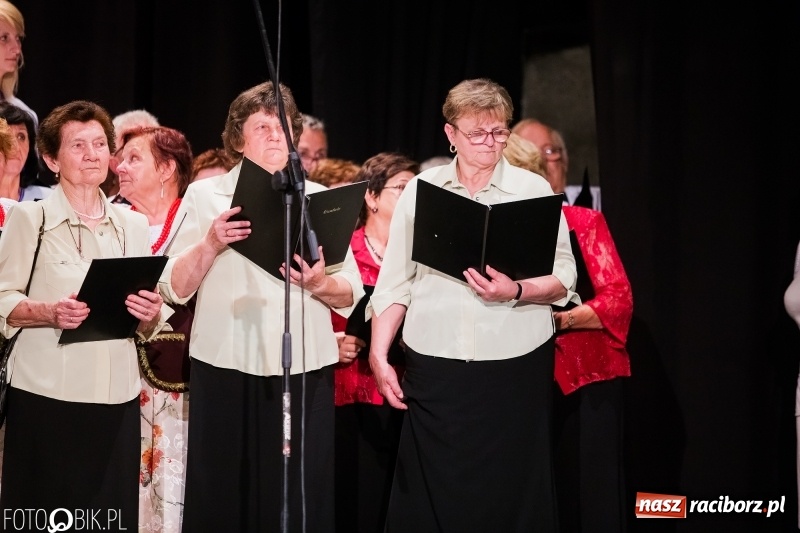 Zdjęcie w galerii na portalu naszraciborz.pl: XXV Trojok Śląski na deskach sceny DK Strzecha wiadomości z regionu