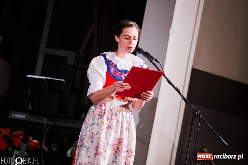 Zdjęcie w galerii na portalu naszraciborz.pl: XXV Trojok Śląski na deskach sceny DK Strzecha wiadomości z regionu