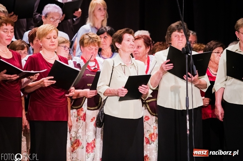 Zdjęcie w galerii na portalu naszraciborz.pl: XXV Trojok Śląski na deskach sceny DK Strzecha wiadomości z regionu