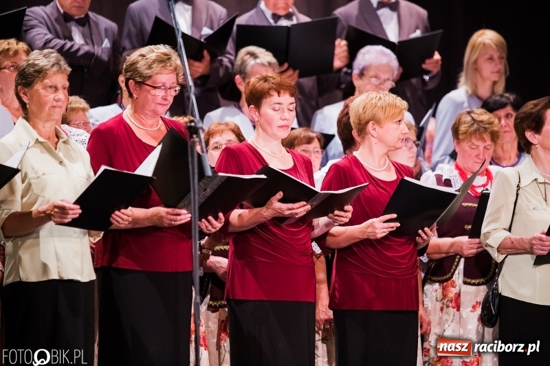 Zdjęcie w galerii na portalu naszraciborz.pl: XXV Trojok Śląski na deskach sceny DK Strzecha wiadomości z regionu