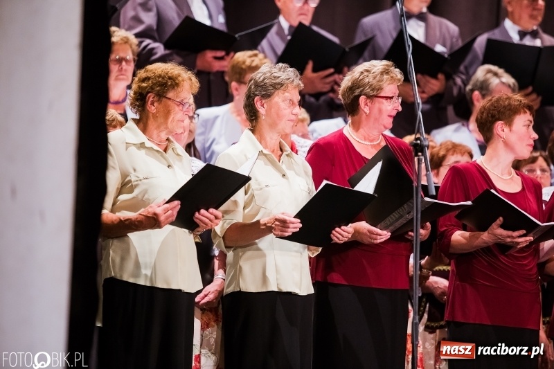 Zdjęcie w galerii na portalu naszraciborz.pl: XXV Trojok Śląski na deskach sceny DK Strzecha wiadomości z regionu